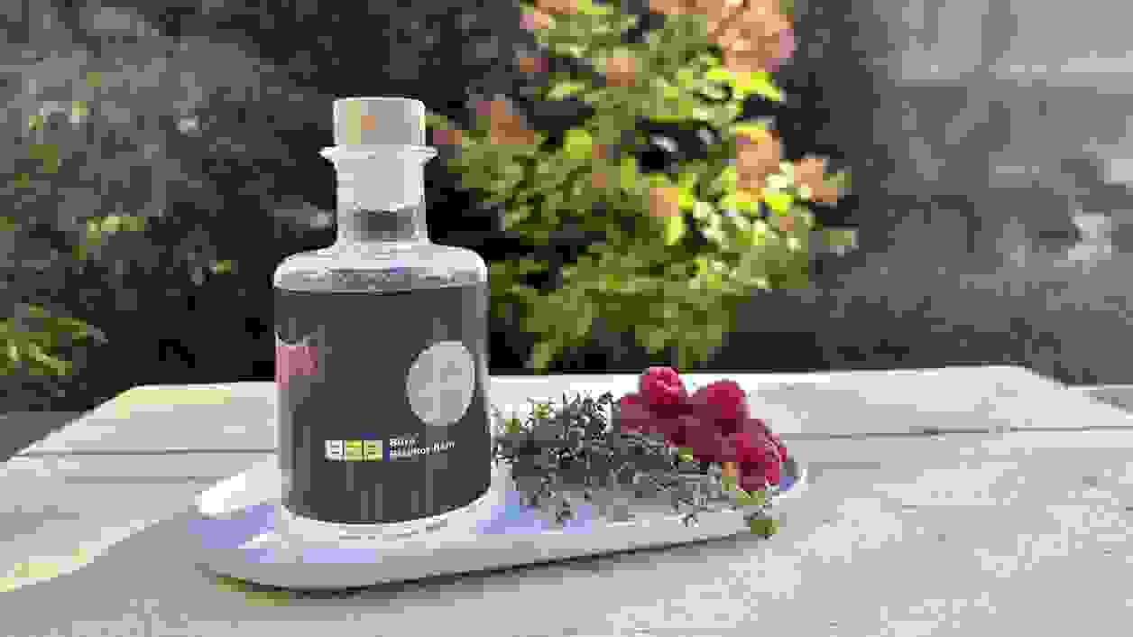 uese_gin-4.jpg